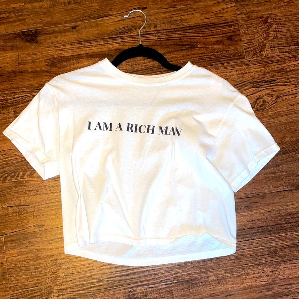 White shirt sleeve crop top